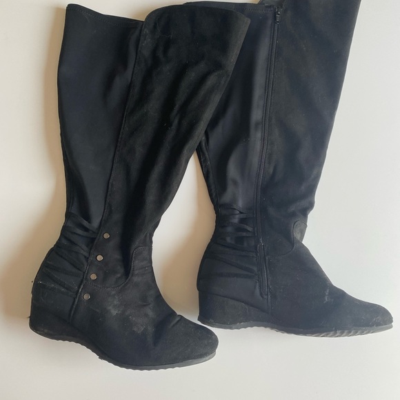 Shoes - Wide Large Calf Wedged Boots - black